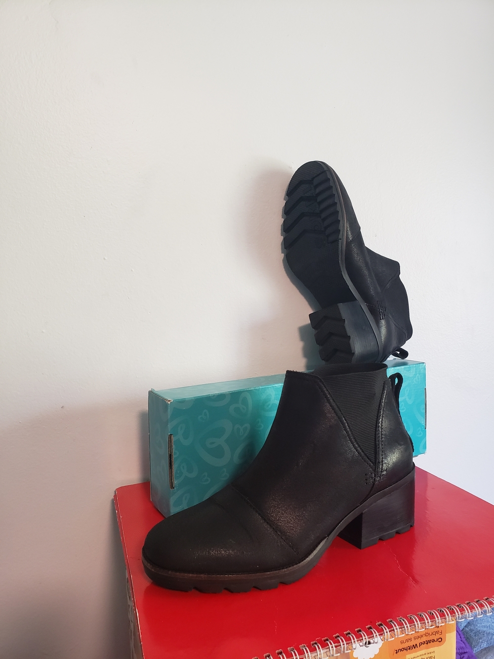Sorel Water Repellant Black Block Heel Low Profile Ankle Chelsea Boot Wmn 9us